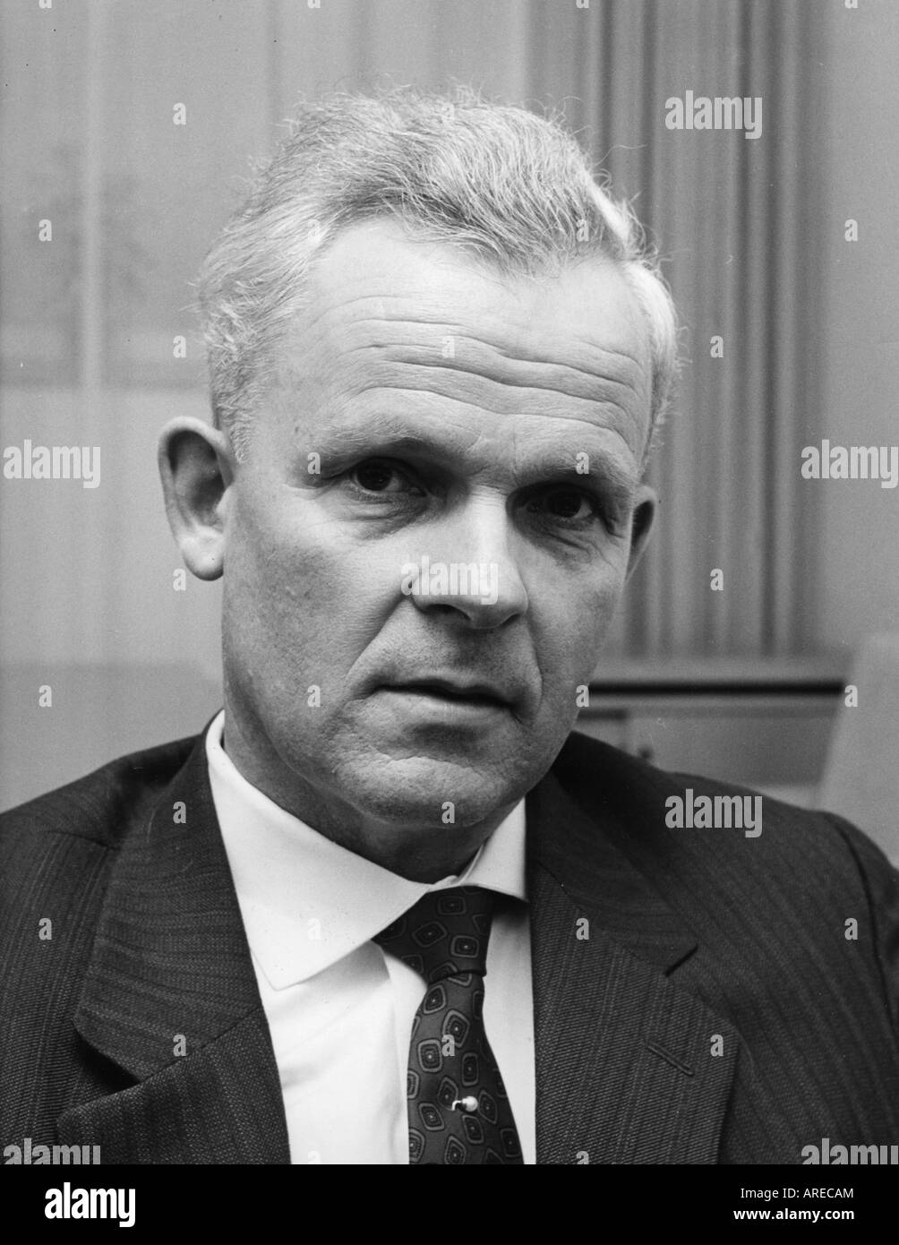 Bucher, Ewald, 19.7.1914 - 31. 10.1991, politico tedesco (FDP), Ministro federale della giustizia 11.12.1962 - 26.3.1965, ritratto, circa 1963, Foto Stock