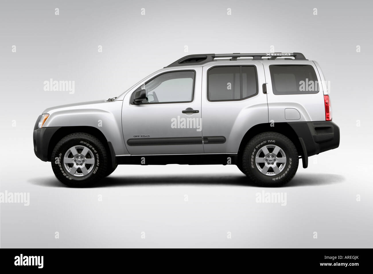 2006 Nissan Xterra Off Road in argento - Driver Profilo laterale Foto Stock
