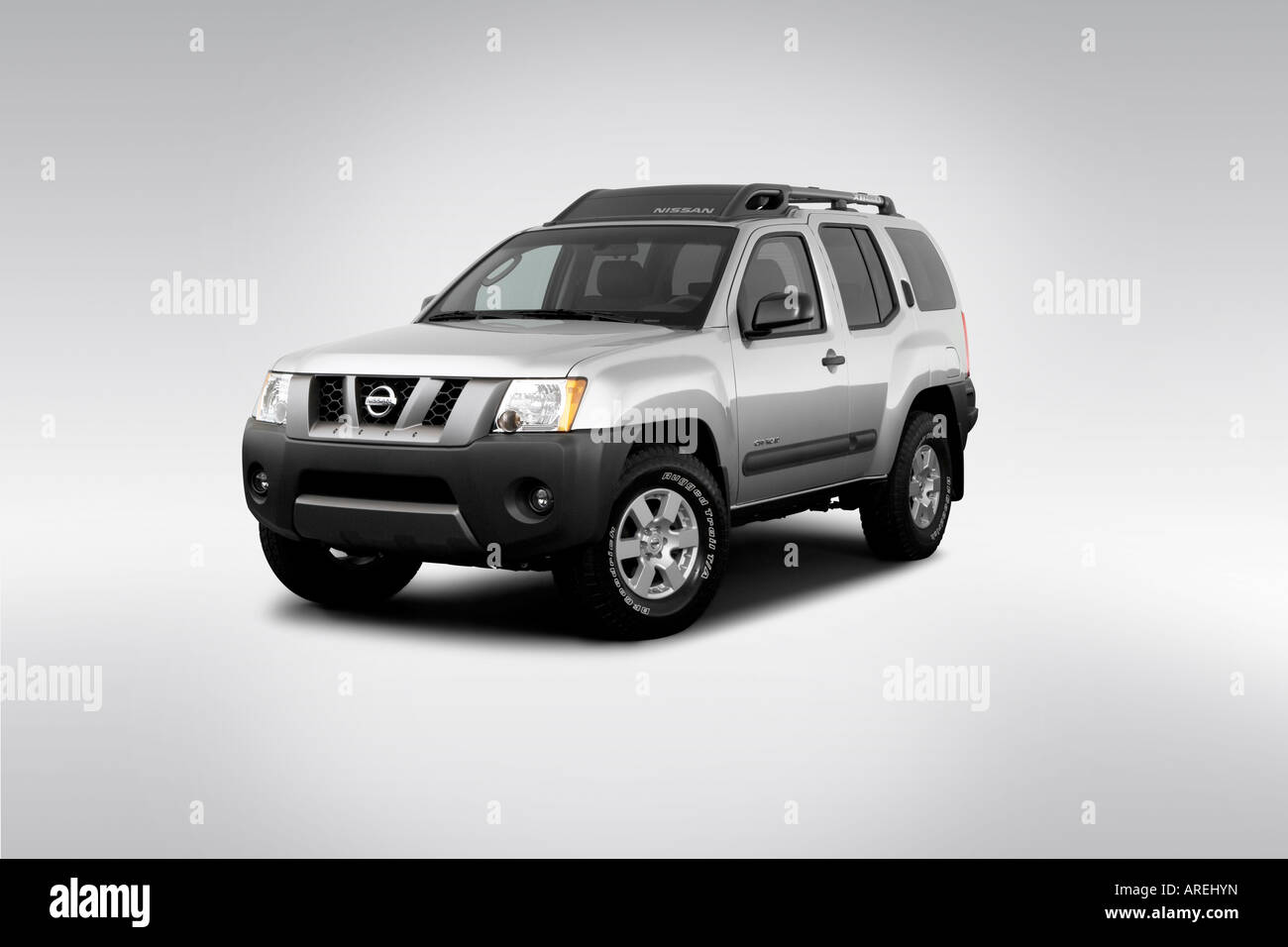 2006 Nissan Xterra Off Road in argento - Vista anteriore angolare Foto Stock