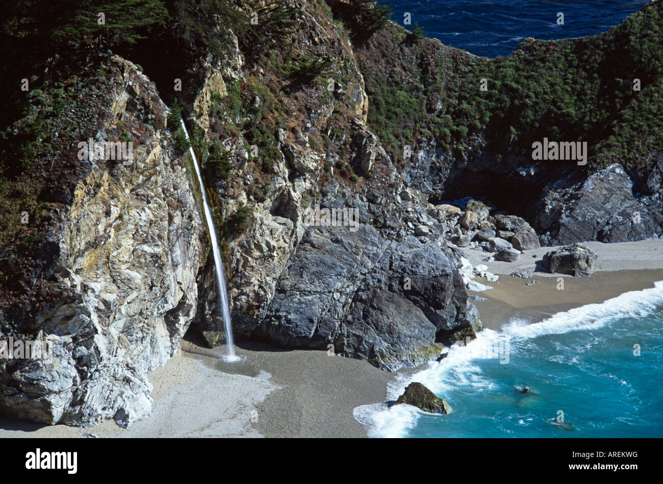 Cascata a Mcway Creek Julia Pfeiffer Burns State Park Big Sur California USA Foto Stock