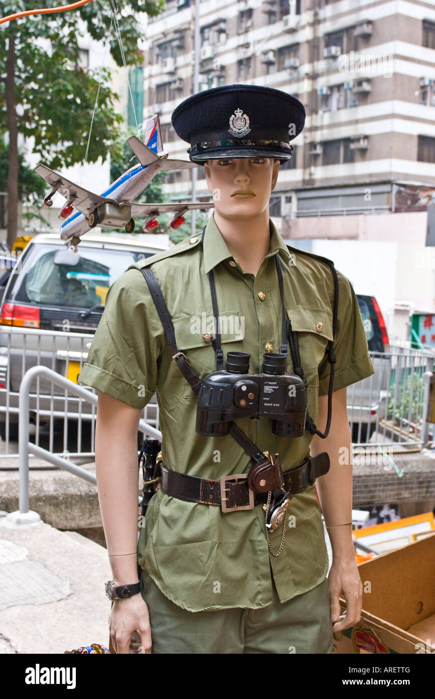 Manichino di un britannico di Hong Kong poliziotto in divisa estiva Foto Stock