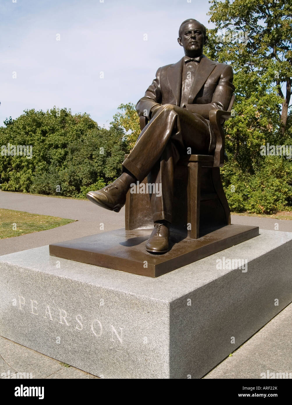 Una statua di ex il primo ministro canadese Lester Pearson, situato in Collina del Parlamento a Ottawa Ontario Canada Foto Stock