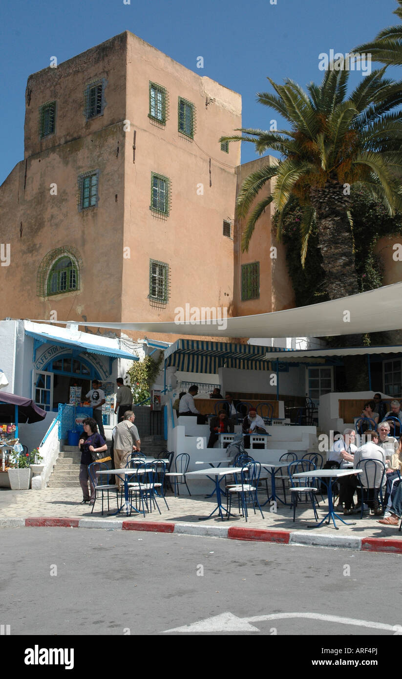 I villeggianti prendere un po' di tempo. Sidi Bou Said Tunisia Foto Stock