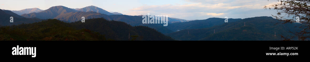 Vista panoramica delle gamme della montagna in YiLan county, Taiwan Foto Stock