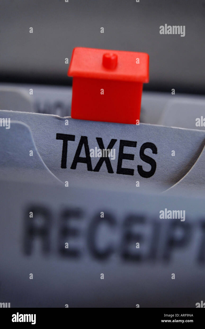 Rosso case monolopy per illustrare consiglio imposta o tassa di successione Foto Stock