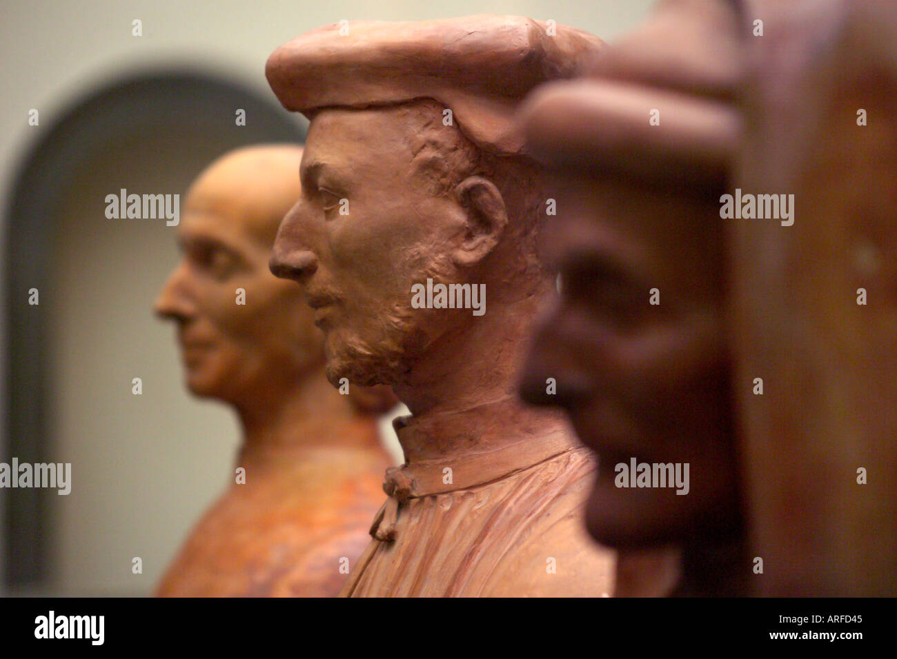 Busti a V un museo Foto Stock
