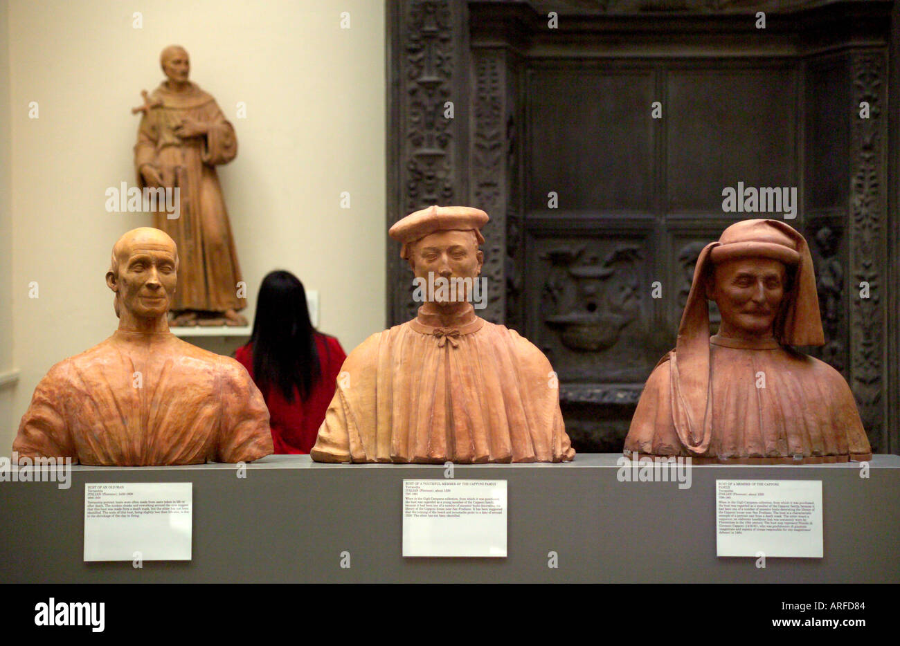 Le donne e i busti in V UN MUSEO Foto Stock