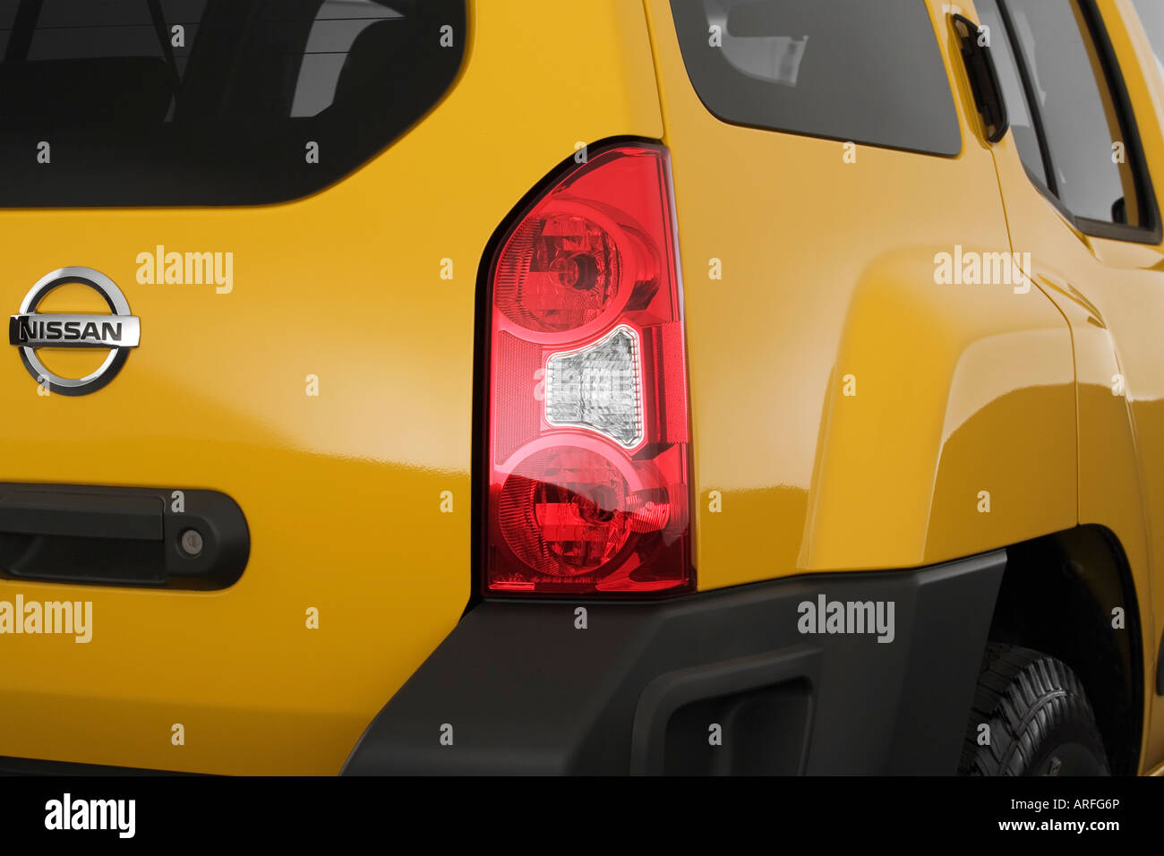 2007 Nissan Xterra Off Road in giallo - Luce di coda Foto Stock