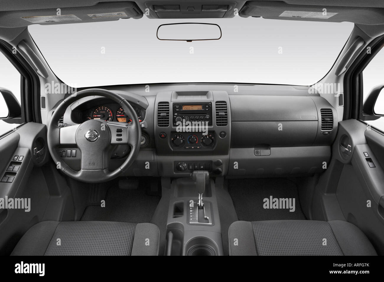 2007 Nissan Xterra Off Road in giallo - Cruscotto, consolle cambio di marcia visualizzare Foto Stock