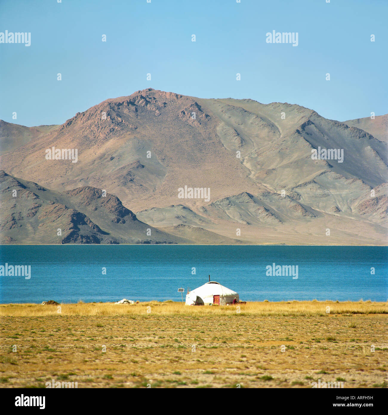 Tradizionale dimora mongolo ger o yurt. Altai mongolo (Mongolo Nuruu Altayn). Tolbo Lago. Provincia Baian-Olgii. Mongolia Foto Stock