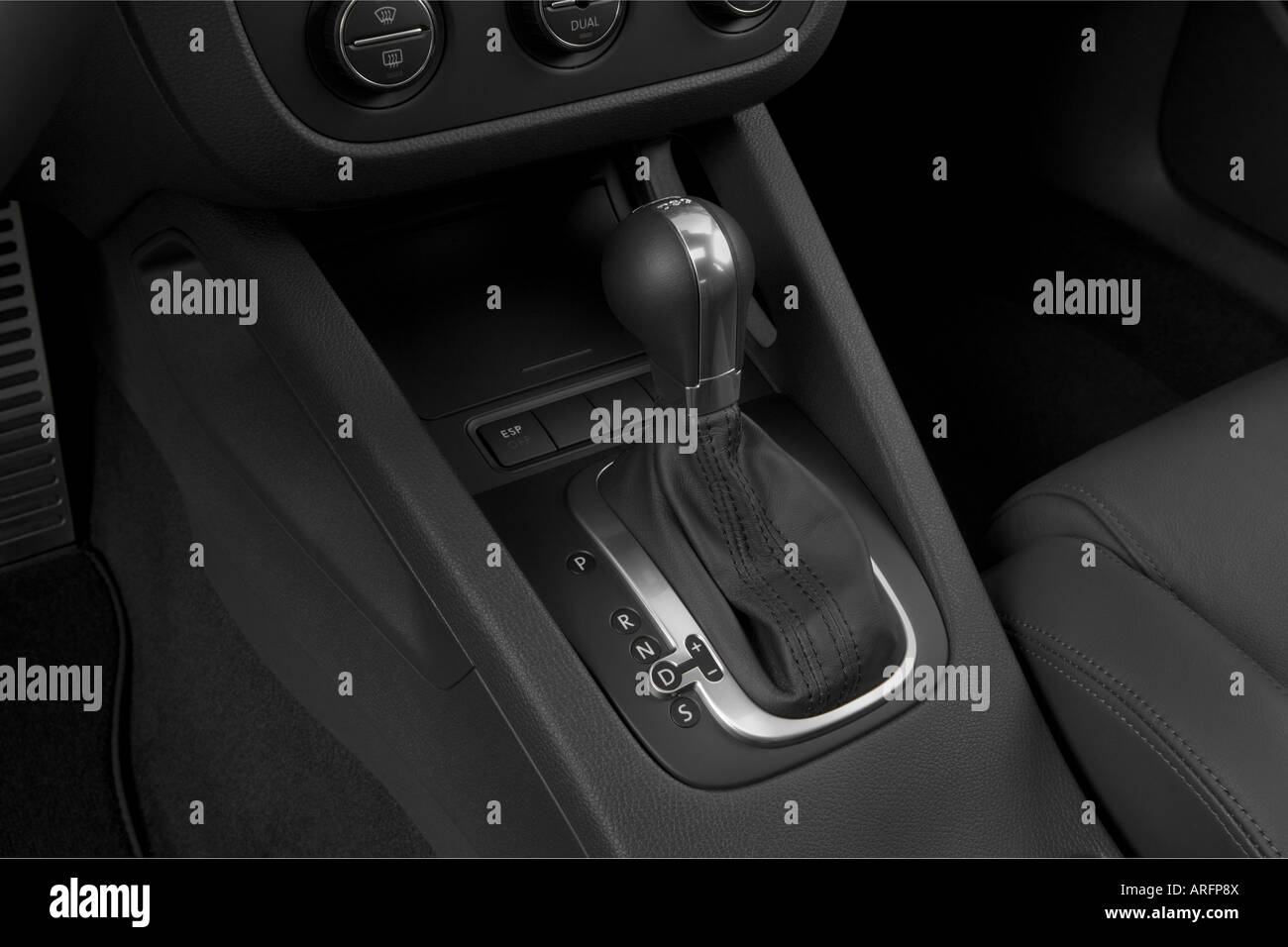 2007 Volkswagen GTI 2.0T in bianco - Cambio di marcia/consolle centrale Foto Stock