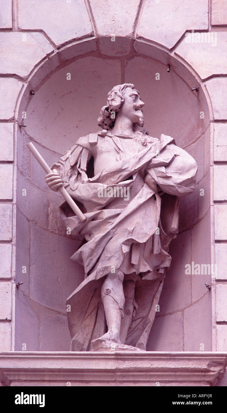 Statua di re Carlo ho intagliato da Giovanni Bushnell in nicchia sul Temple Bar (da Christopher Wren), Paternoster Square, Londra Foto Stock