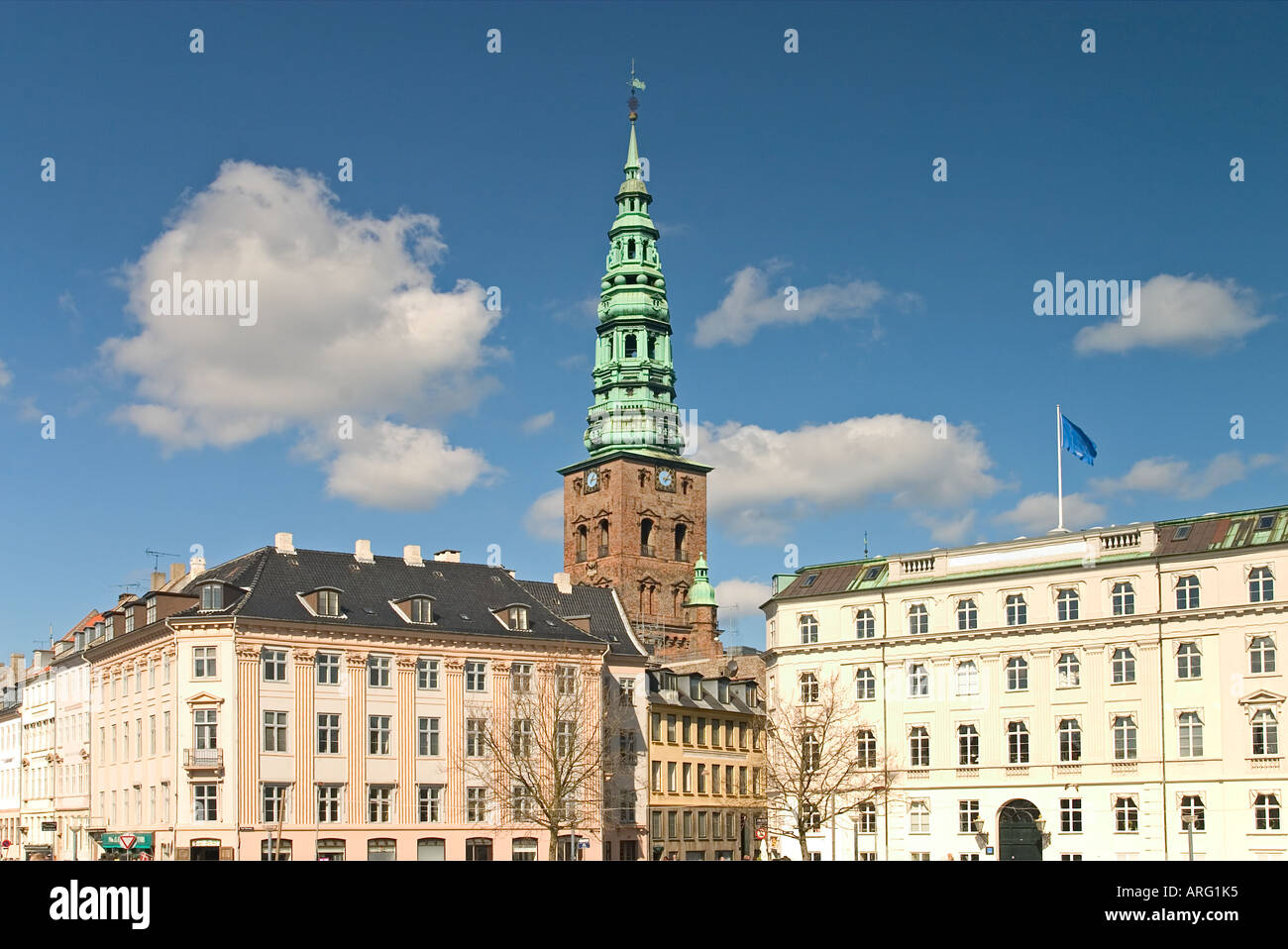 Nikolaj Kirke Nikolaj chiesa prese da Højbro Plads accanto al Parlamento Copenhagen DANIMARCA Foto Stock