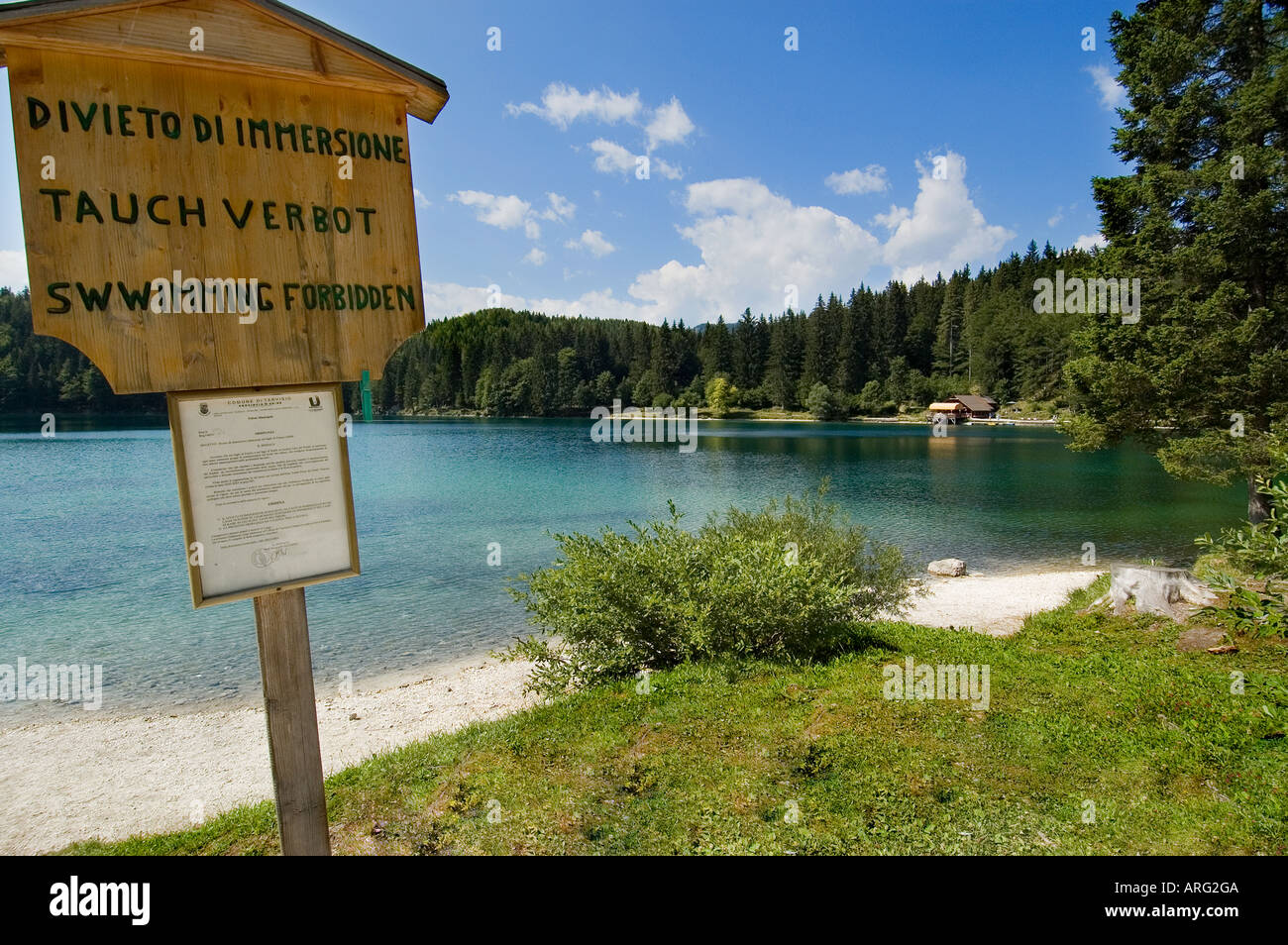 A Fusine lago inferiore in Tarvisio Foto Stock