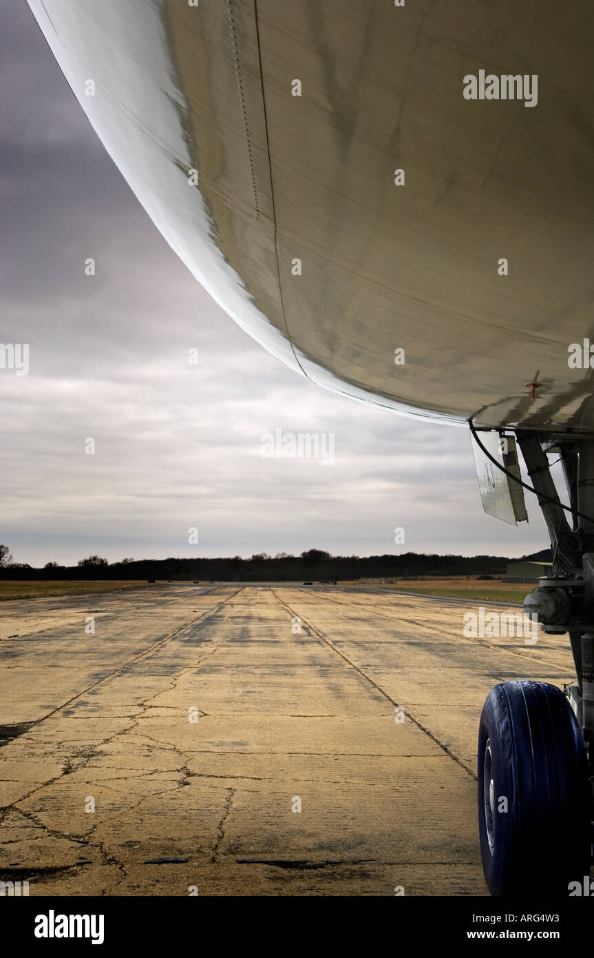 I jumbo jet sulla pista, basso angolo di visione Foto Stock