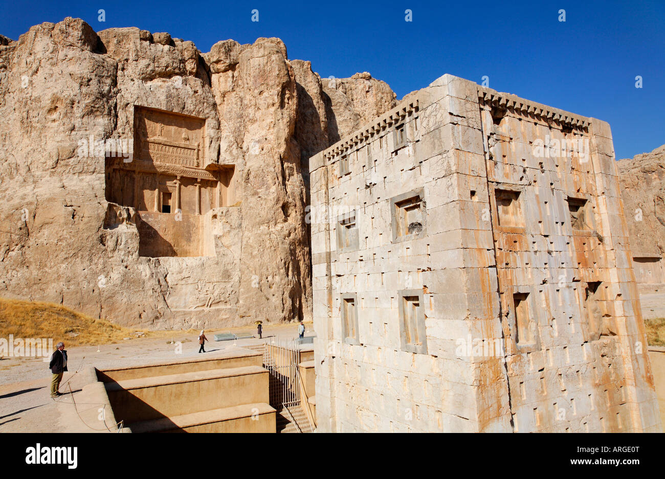 Kaba ho Zardust edificio e la royal achemenide tombe a Naqsh i Rustam Iran Foto Stock