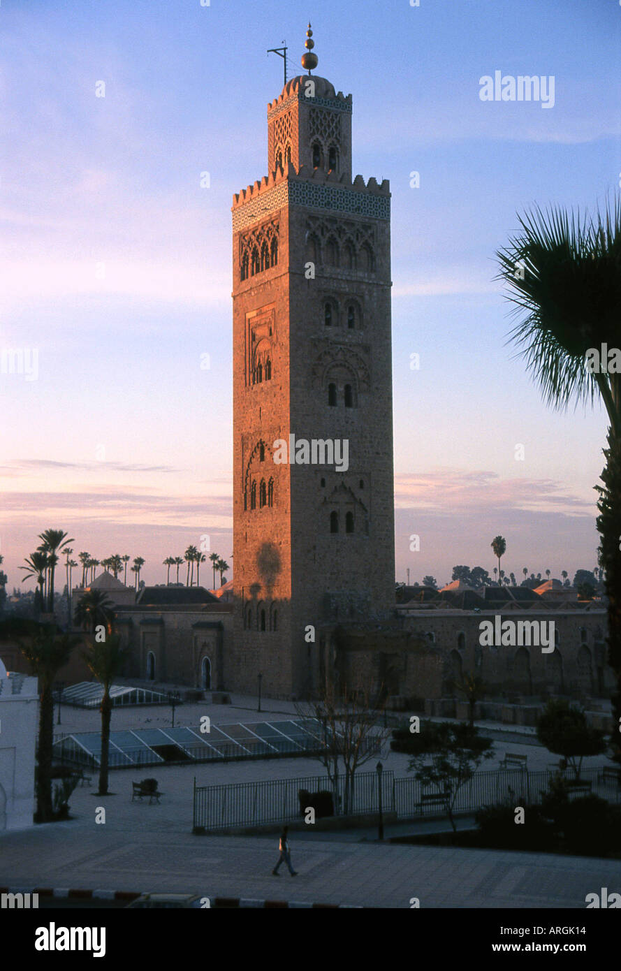 Minareto della Moschea di Koutoubia Marrakech Marrakech marocco sudoccidentale Maghrebian del Maghreb arabo berbero arabo del Nord Africa Foto Stock