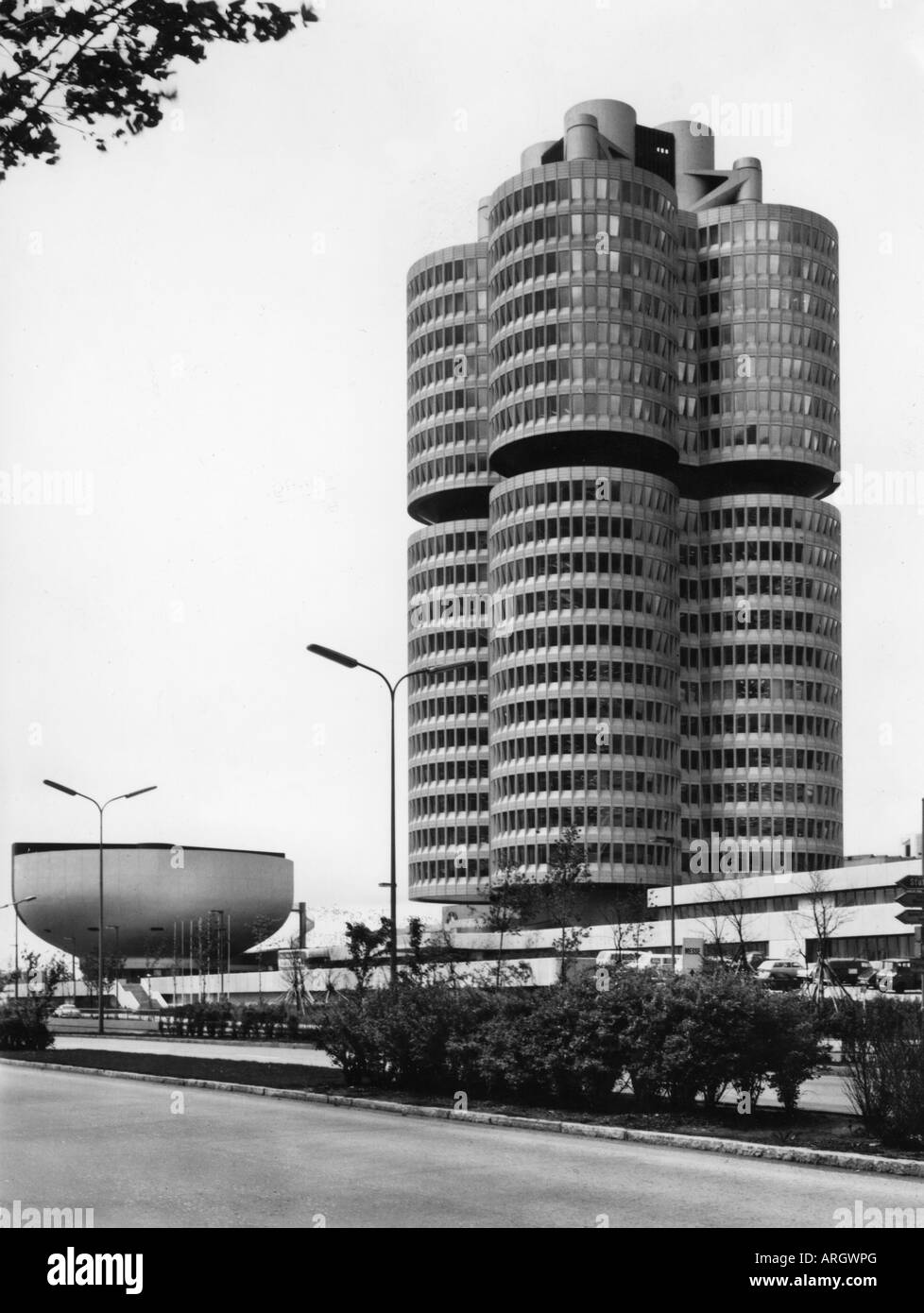Geografia/viaggio, Germania, Monaco di Baviera, sede BMW, costruito 1968 - 1972, architetto Karl Schwarzer, vista esterna, 1970s, , Foto Stock