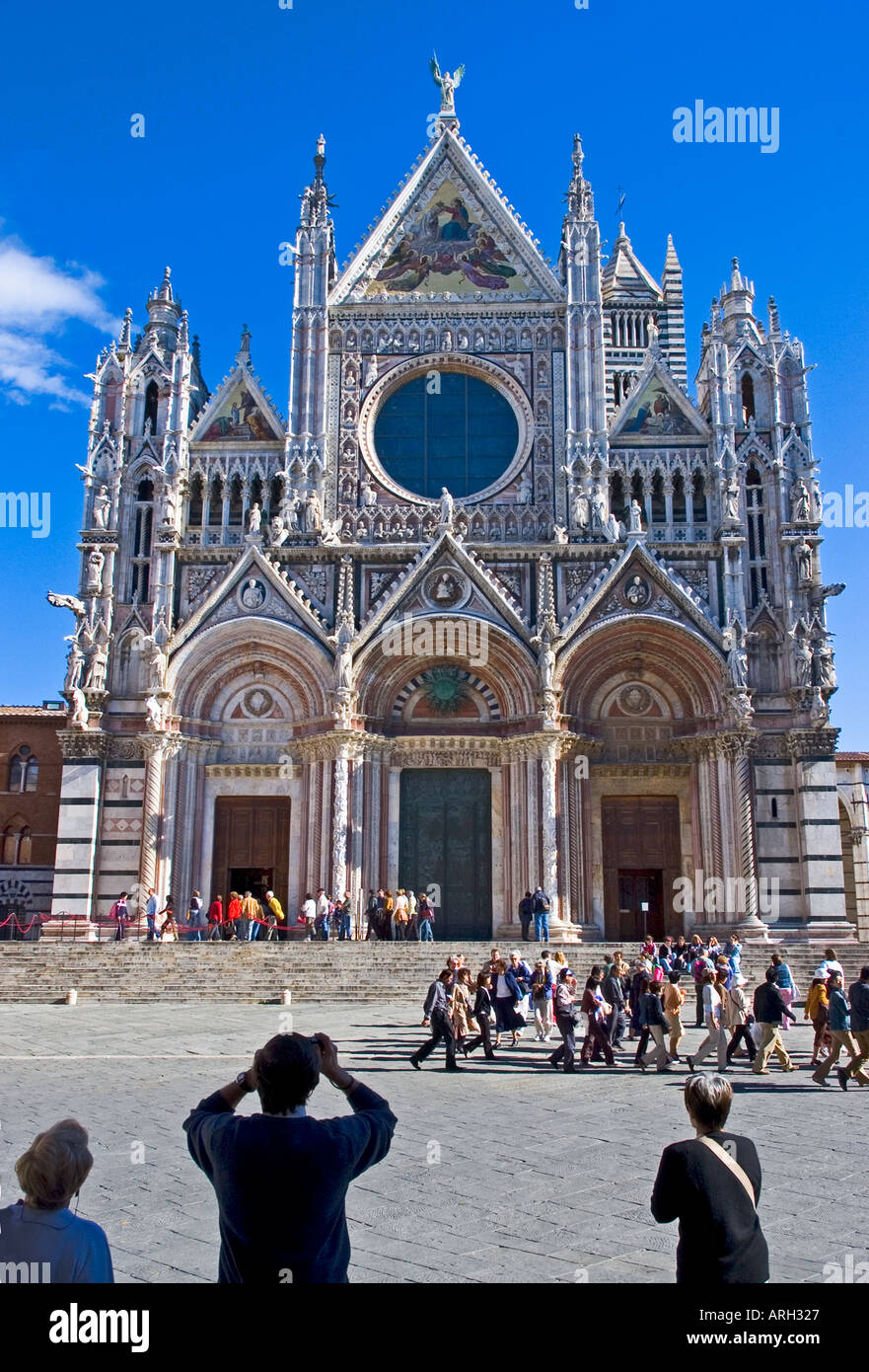 Italia Toscana Siena Duomo faccia ovest con il fotografo Foto Stock