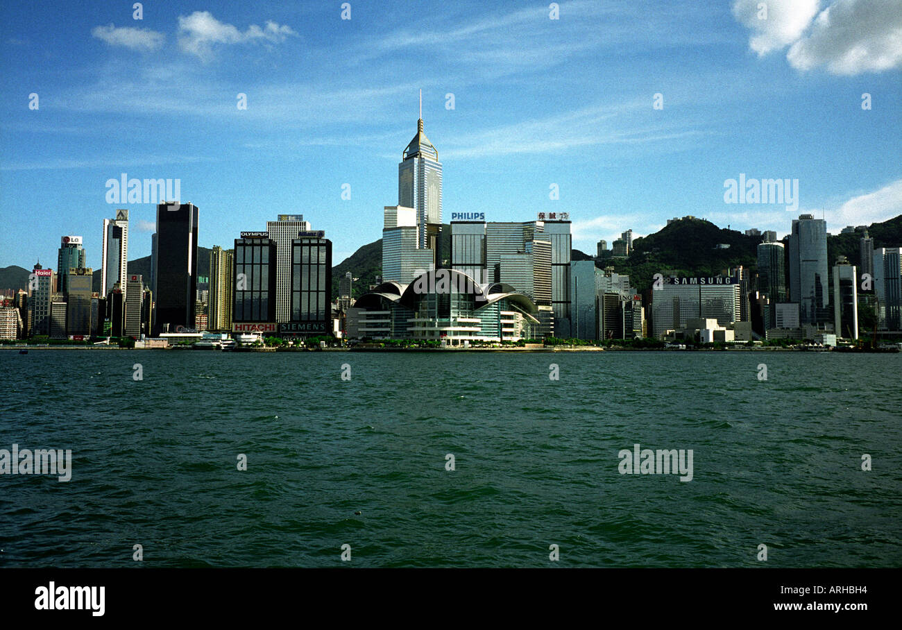 HONG KONG il Centro Esibizioni HK edifici persone e la vita di strada nel centro dell'ISOLA DI HONG KONG Foto Stock