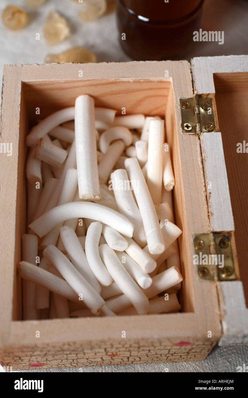 Scatola contenente fig tree albedo che è usato per fare artigianato fiori da artigiane delle Azzorre Azzorre Portogallo Foto Stock