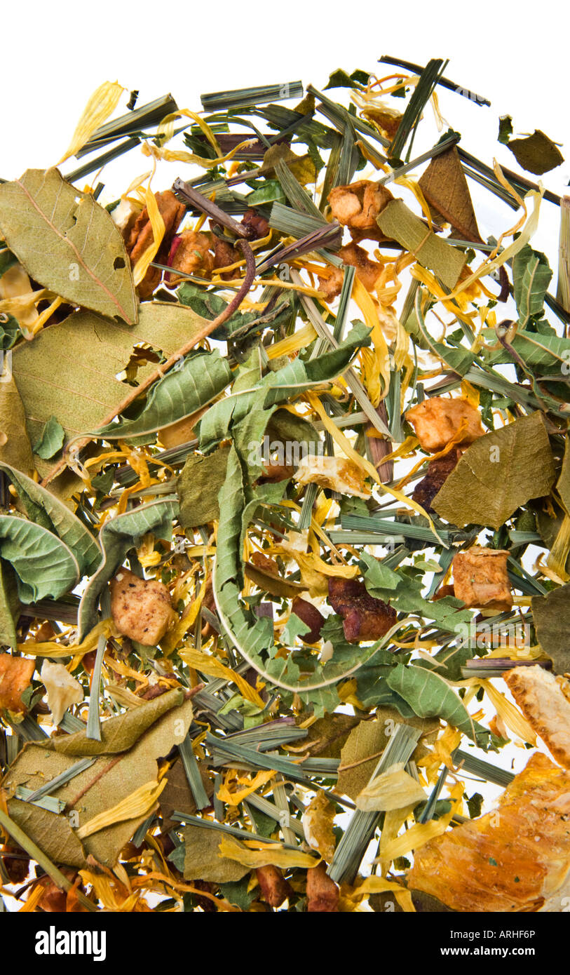 Asciugare il tè tè alle erbe herbes fiori radici tee struttura di modello di miscela essiccata di miscelazione mix salute sano Foto Stock