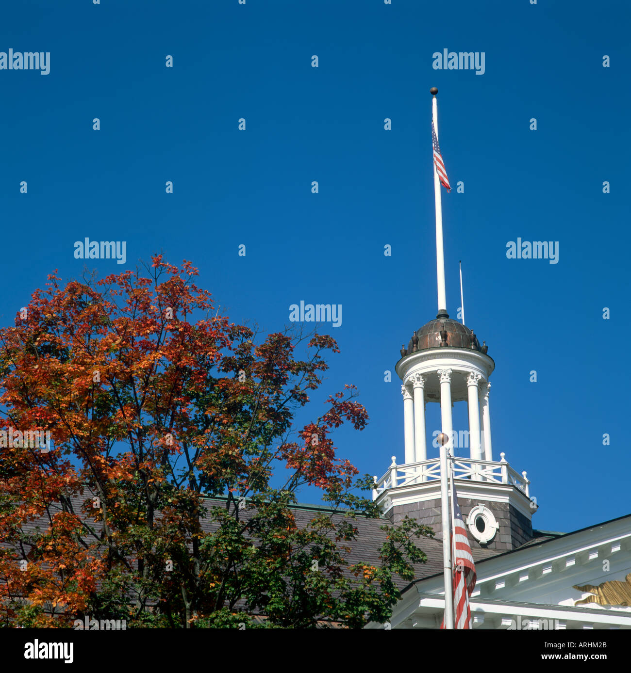 Cupola del Municipio in autunno, Stowe, Vermont, New England, STATI UNITI D'AMERICA Foto Stock