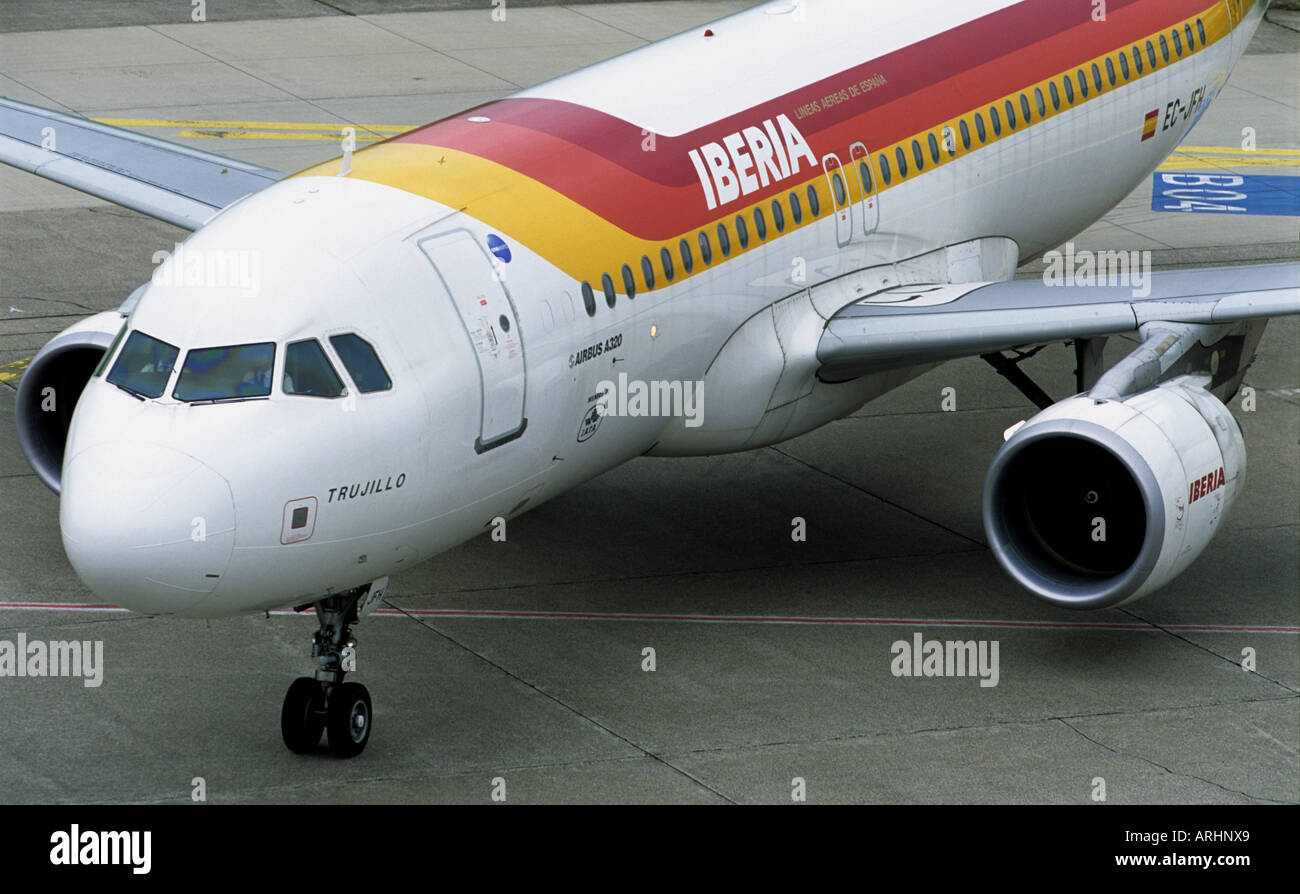Iberia Airlines Airbus A320 all'Aeroporto Internazionale di Dusseldorf, Nord Reno-Westfalia, Germania Foto Stock