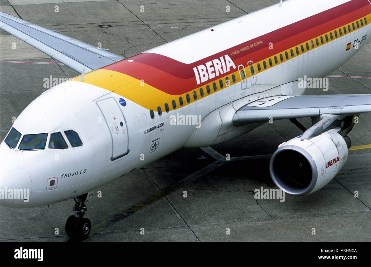 Iberia Airlines Airbus A320 all'Aeroporto Internazionale di Dusseldorf, Renania settentrionale-Vestfalia (Germania). Foto Stock