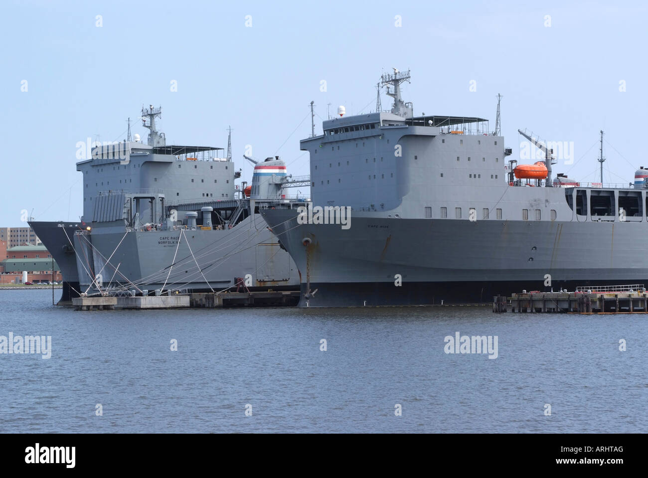 Pronto forza di riserva di navi della marina degli Stati Uniti Capo Ray aumento del Capo e Cape Race ormeggiata presso la base navale di Norfolk Virginia Base USA Foto Stock