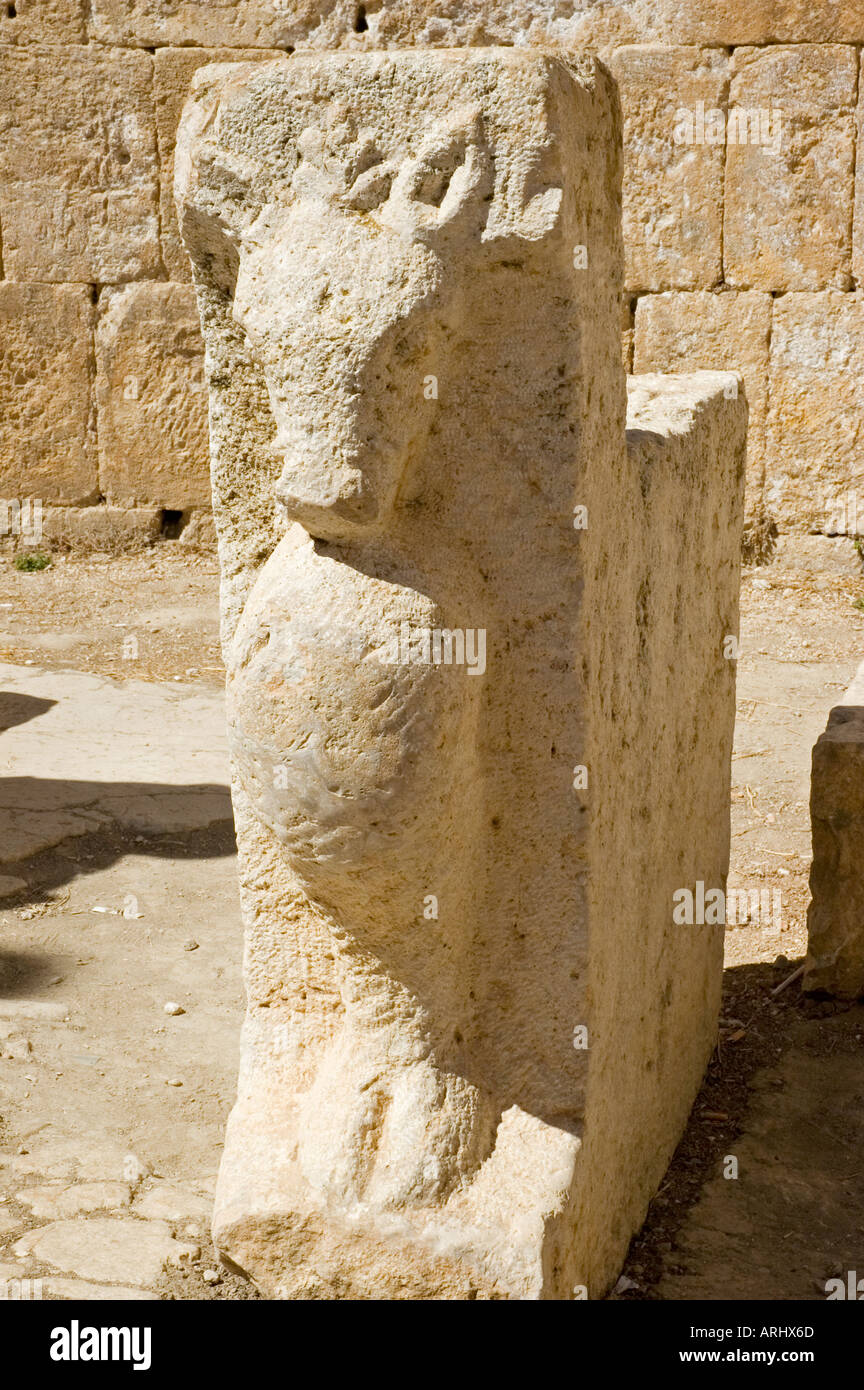 Piede di tavolo decorazione, macelleria, Jerash, antica Gerasa, Regno Hascemita di Giordania, il Medio Oriente. DSC 5459 Foto Stock