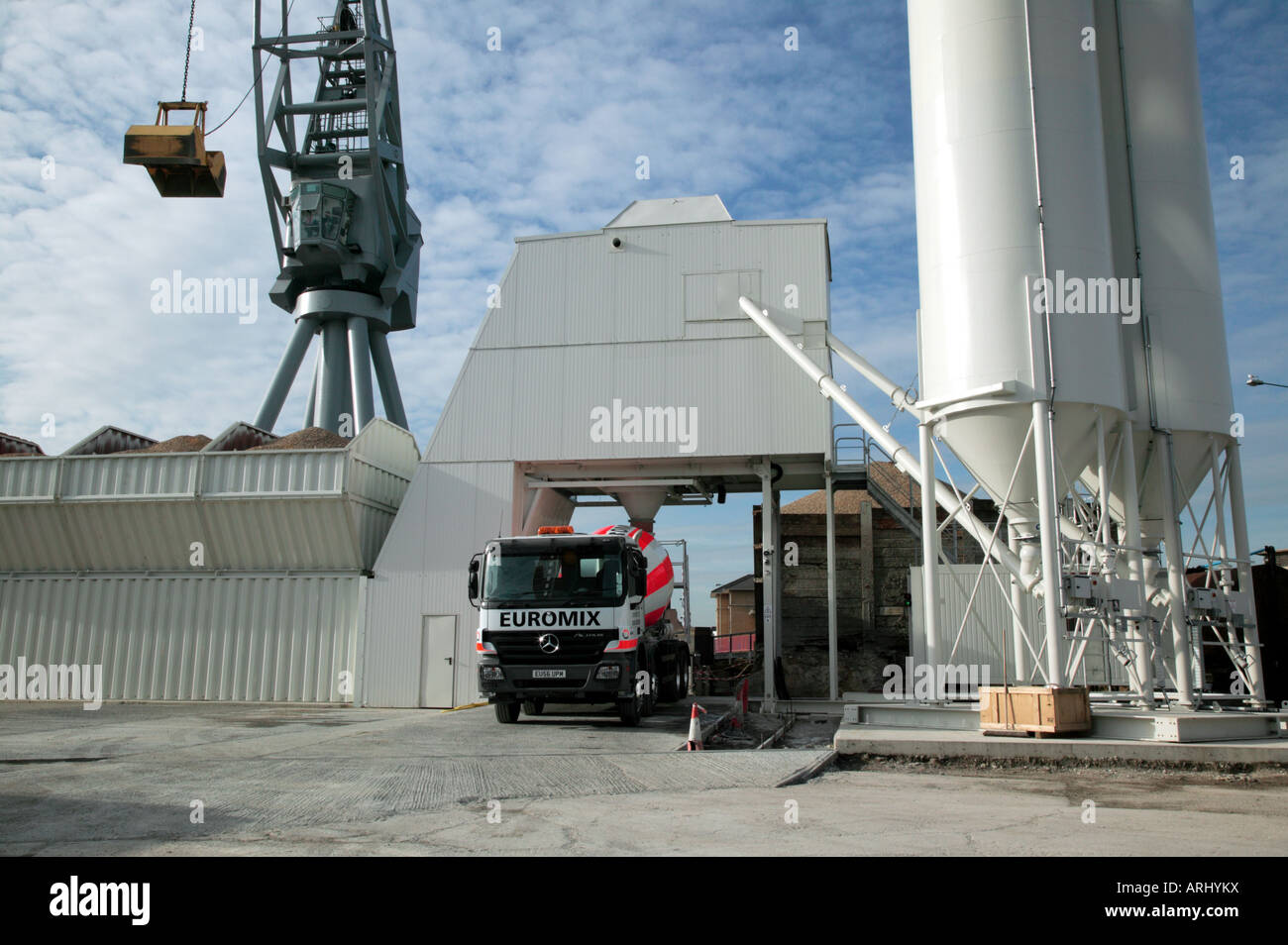 Società aggregata effettuare diversi tipi di malta secca prodotti per il settore della costruzione Foto Stock