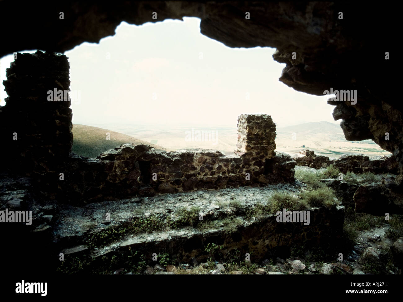 Si tratta di un colpo da interno del Almonacid De Toledo rovina del castello. Foto Stock