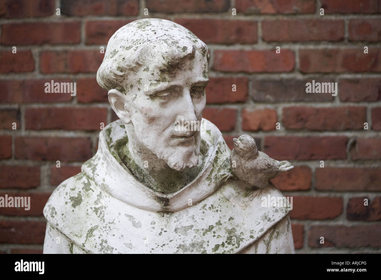 Statua di San Francesco di Assisi. San Francesco giardino, la vecchia chiesa del Nord, North End di Boston, Massachusetts, New England, STATI UNITI D'AMERICA Foto Stock