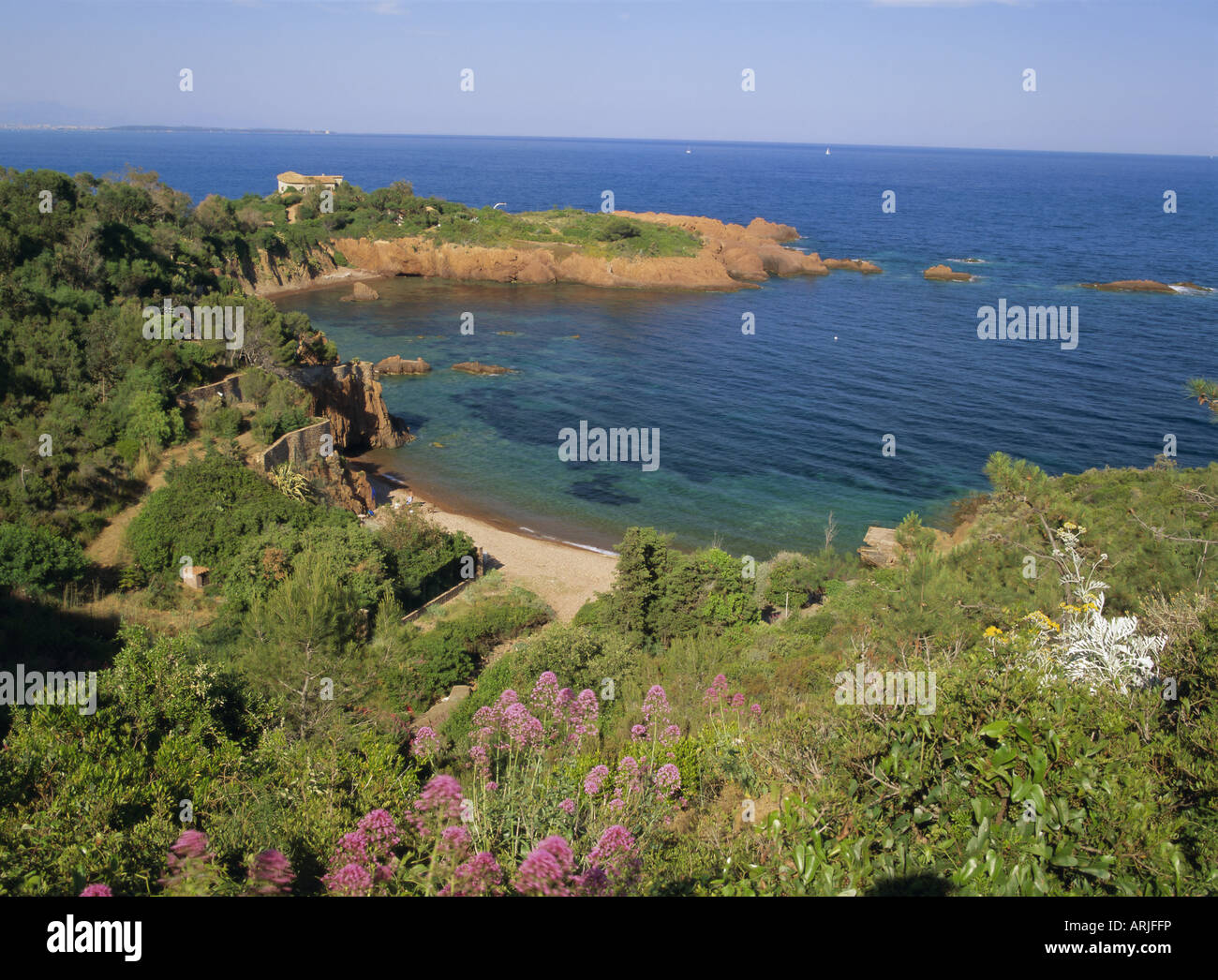 Esterel Corniche vicino San Raffaello, Cote d'Azur, costa mediterranea, Provence, Francia Foto Stock