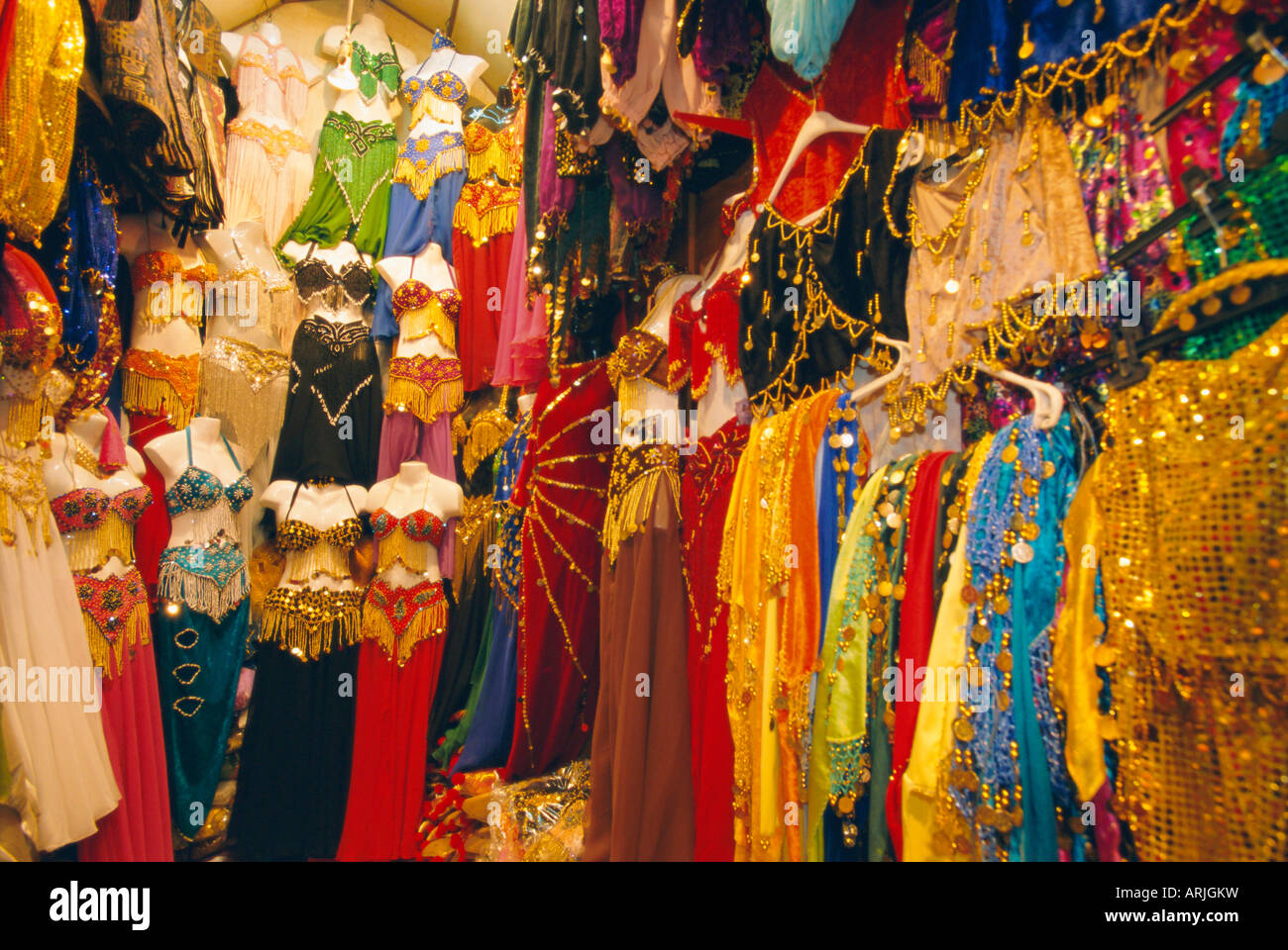 Negozio di abbigliamento, Grand Bazaar, Istanbul, Turchia, Eurasia Foto  stock - Alamy