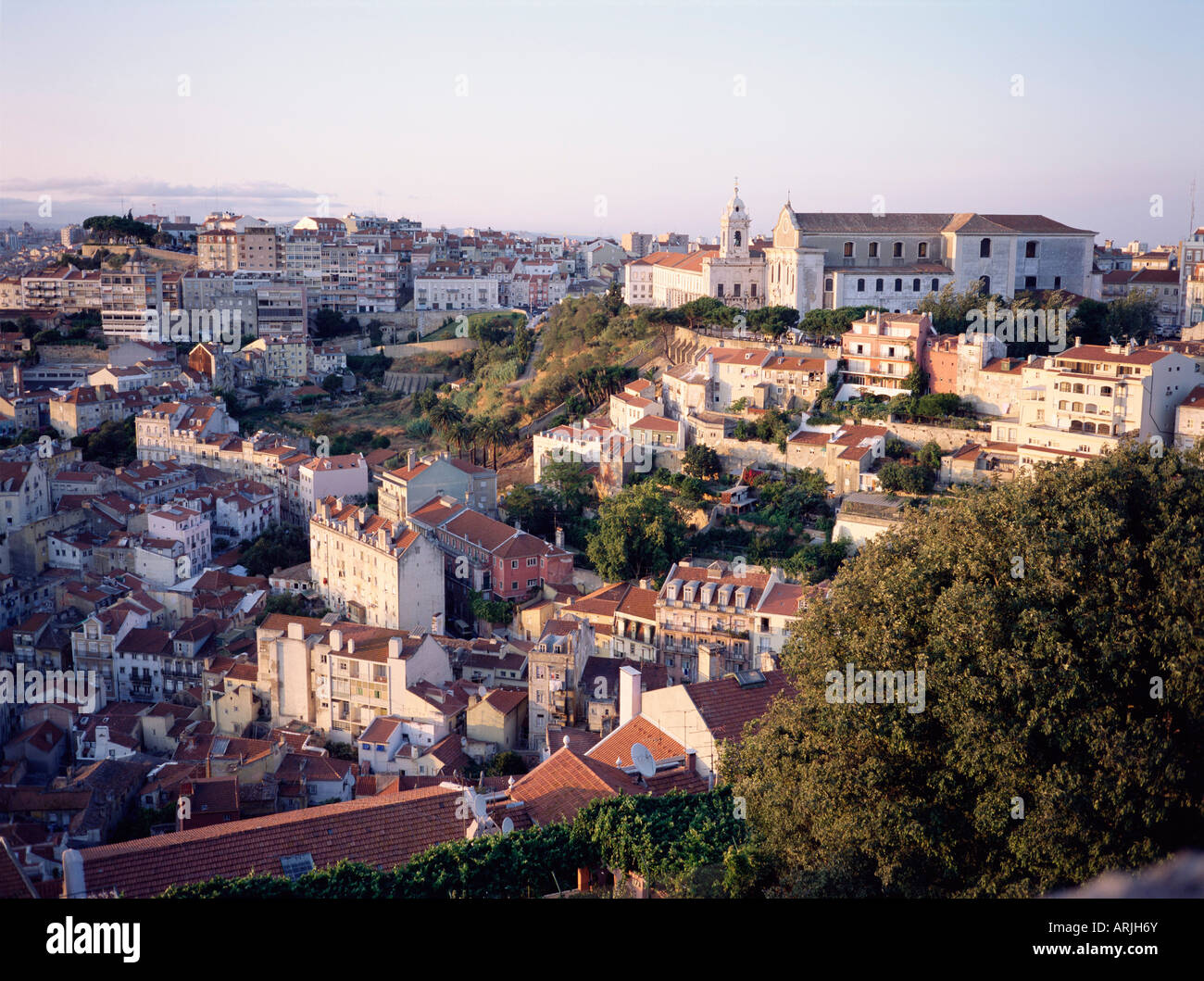 Di sera, Largo de Graca area della città da Castelo de Sao Jorge, Lisbona, Portogallo, Europa Foto Stock