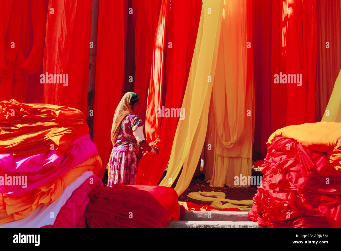Sari fabbrica di indumento, Rajasthan, India Foto Stock