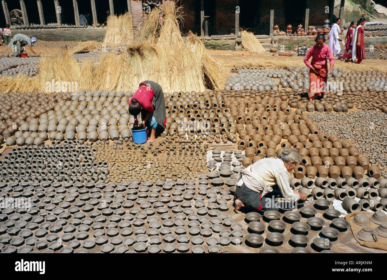 Potters trimestre, Bhaktapur (Bhadgaun), Valle di Kathmandu, Nepal, Asia Foto Stock