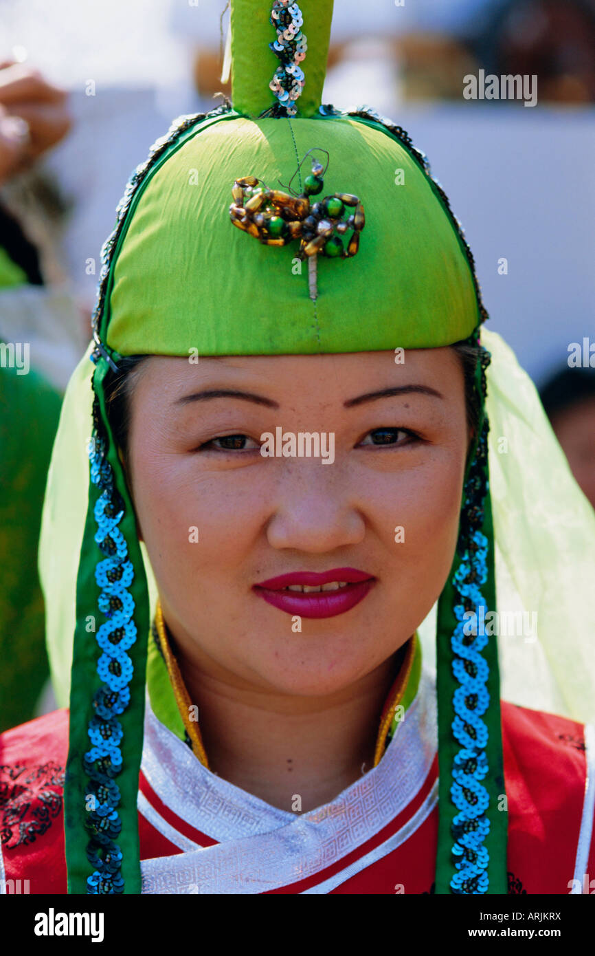 Ritratto di una donna al Naadam Festival, ad Ulaan Baatar (Ulan Bator), Mongolia, Asia Foto Stock