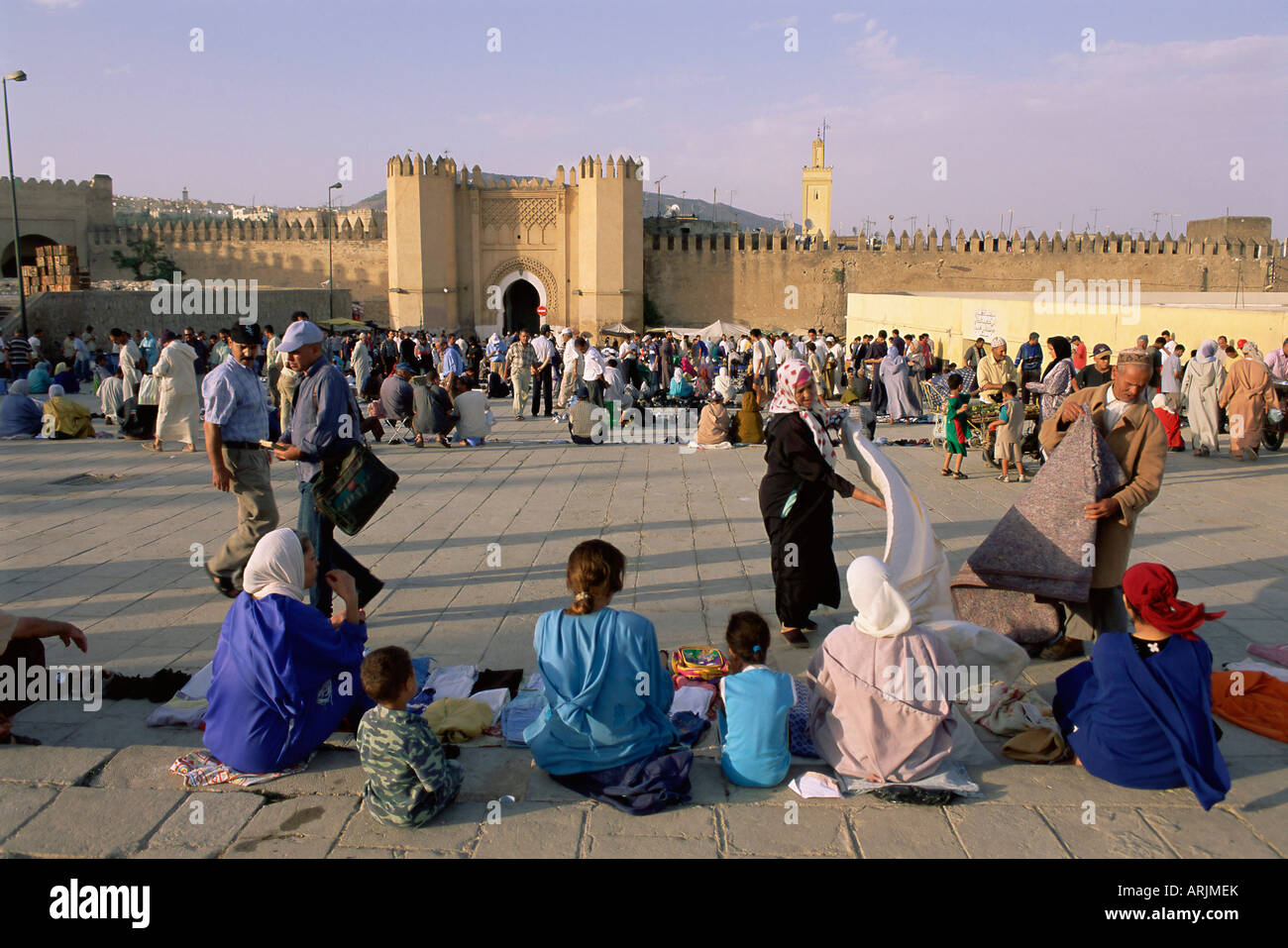 La gente del luogo Bou Jeloud, Fez (Fe), Marocco, Africa Settentrionale, Africa Foto Stock