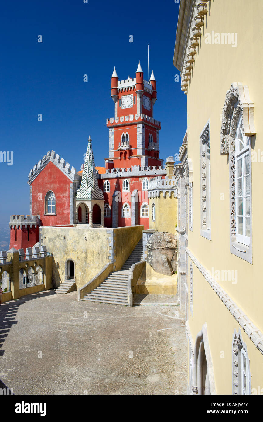 Pena il National Palace, costruito nel 1840 per la famiglia reale, Sito Patrimonio Mondiale dell'UNESCO, Sintra Portogallo, Europa Foto Stock