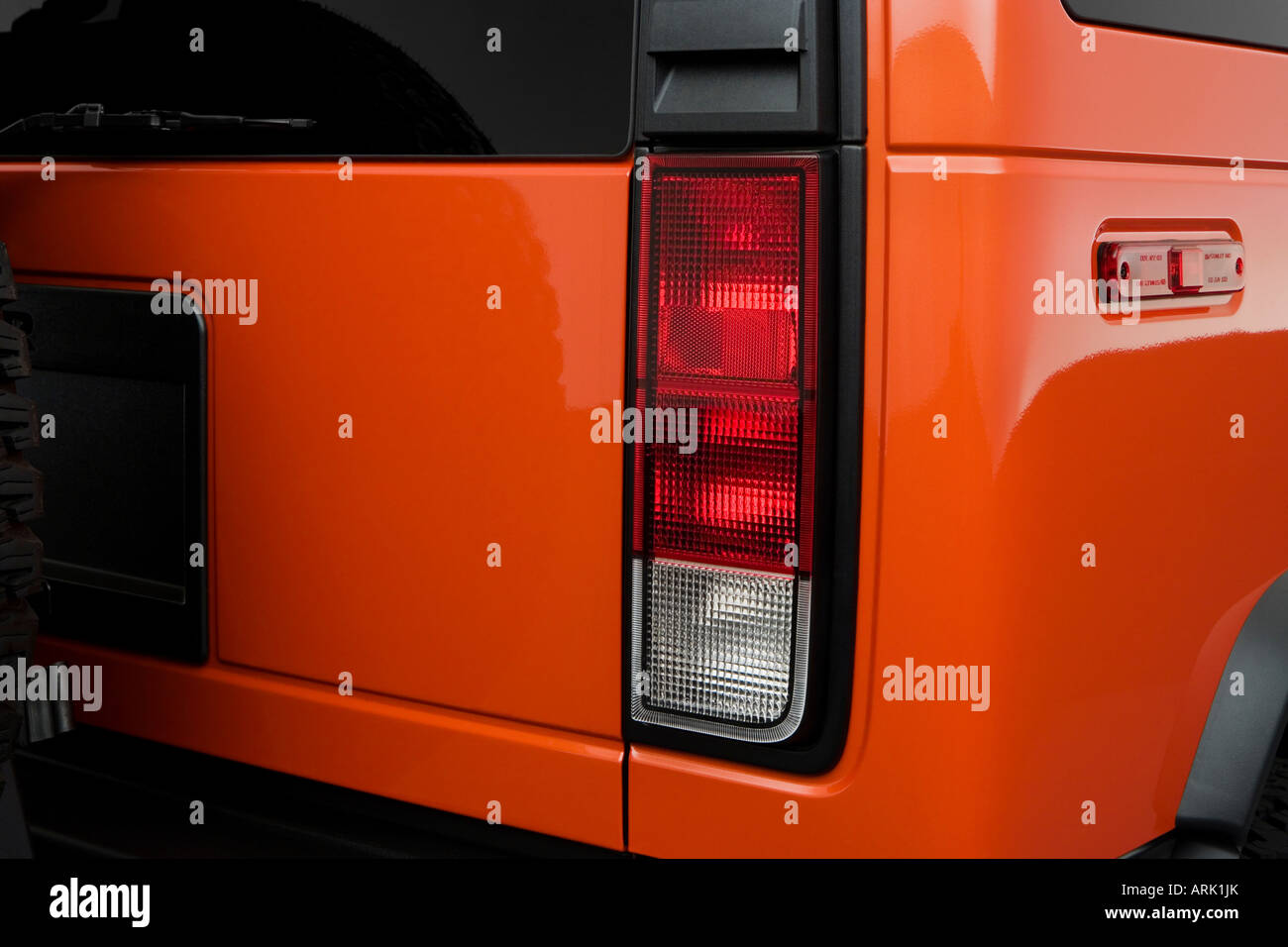 Hummer 2008 H2 in arancione - Luce di coda Foto Stock