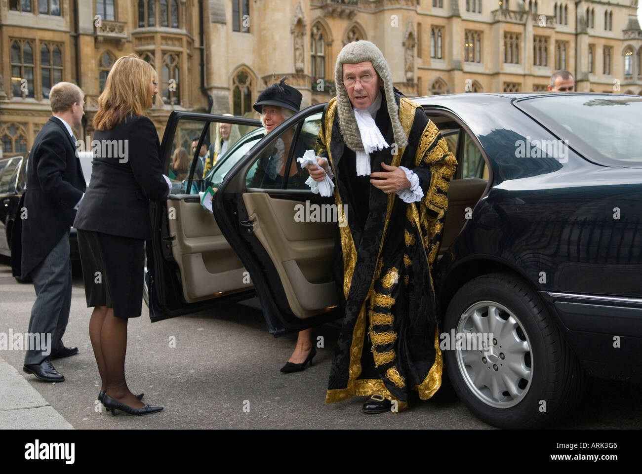 Lords Justices of Appeal Lord Chancellors i giudici della colazione arrivano all'Abbazia di Westminster per il servizio e poi camminano fino alla camera dei lord. Londra 2006 2000s Regno Unito Foto Stock