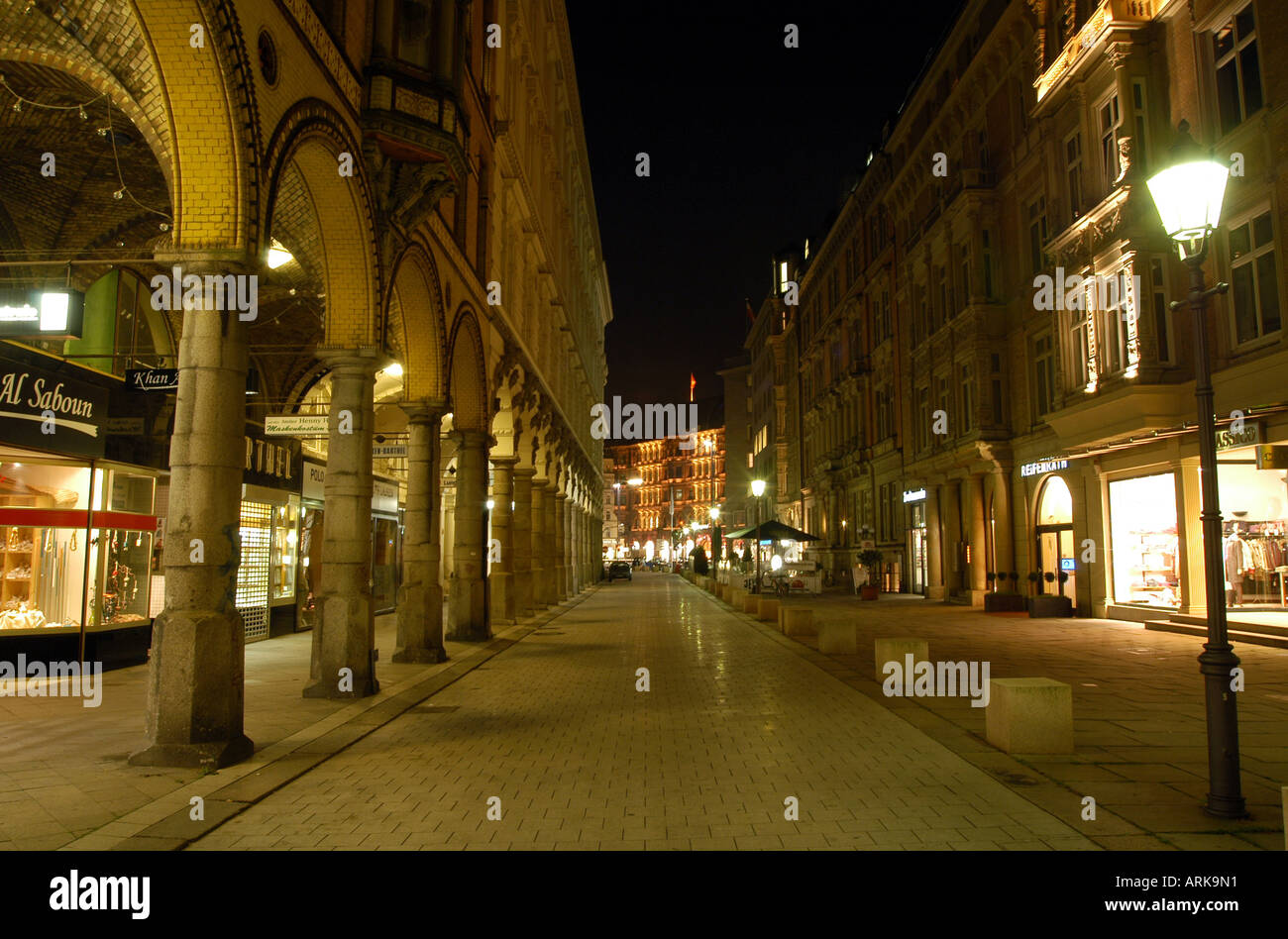 Fantastico strada storica Colonnaden ad Amburgo, Germania Foto Stock