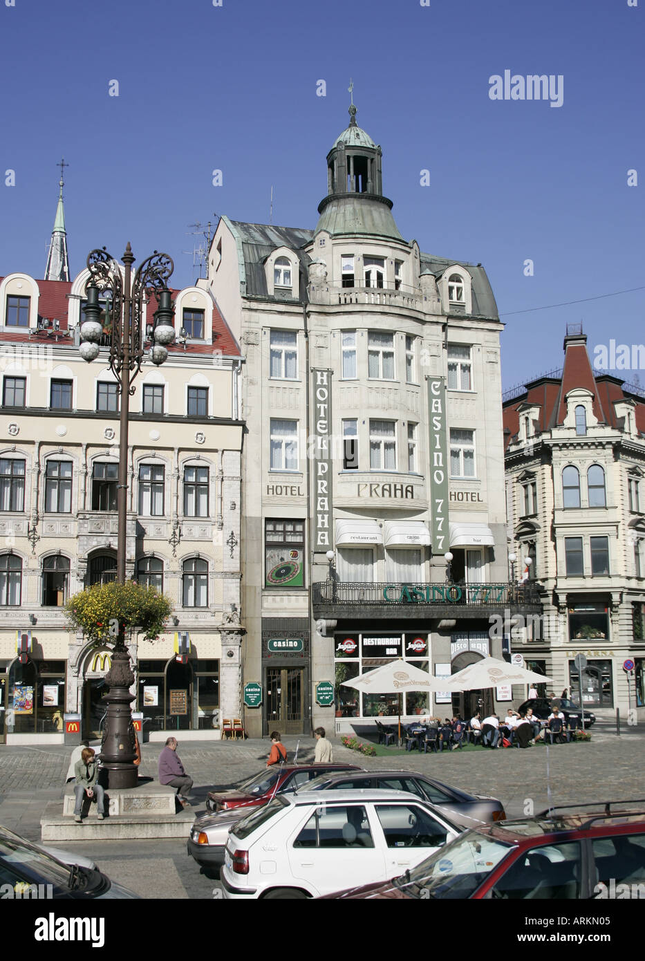 Vista su piazza Benes verso l'Hotel Praha in Liberec, Repubblica Ceca. Foto Stock