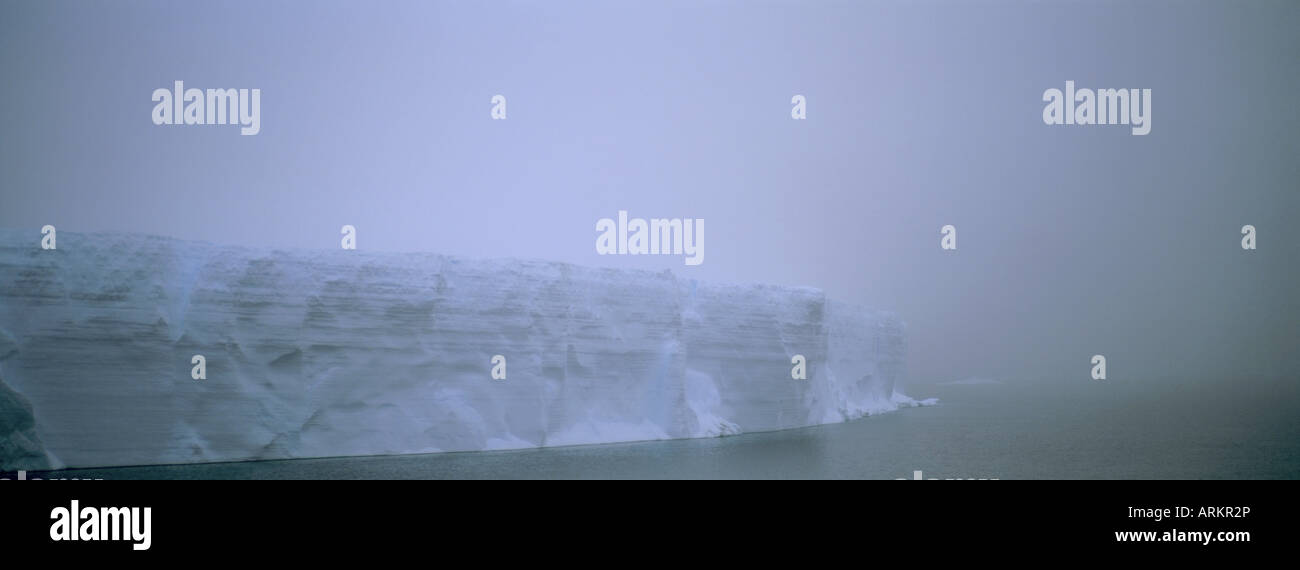 Vista panoramica di iceberg nel Mare di Weddell, Antartide, regioni polari Foto Stock