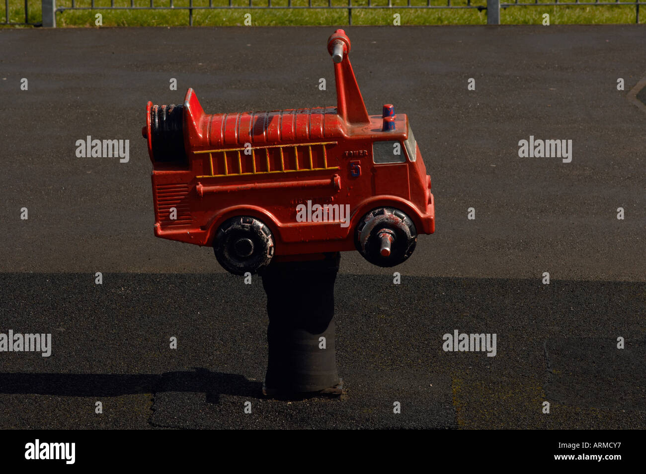 Parco giochi motore fire nel parco per bambini Baildon Yorkshire Foto Stock