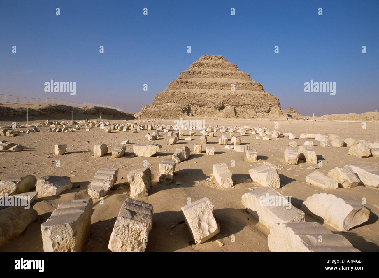 La piramide a gradini, Saqqara (Sakkara), il Sito Patrimonio Mondiale dell'UNESCO, Egitto, Africa Settentrionale, Africa Foto Stock