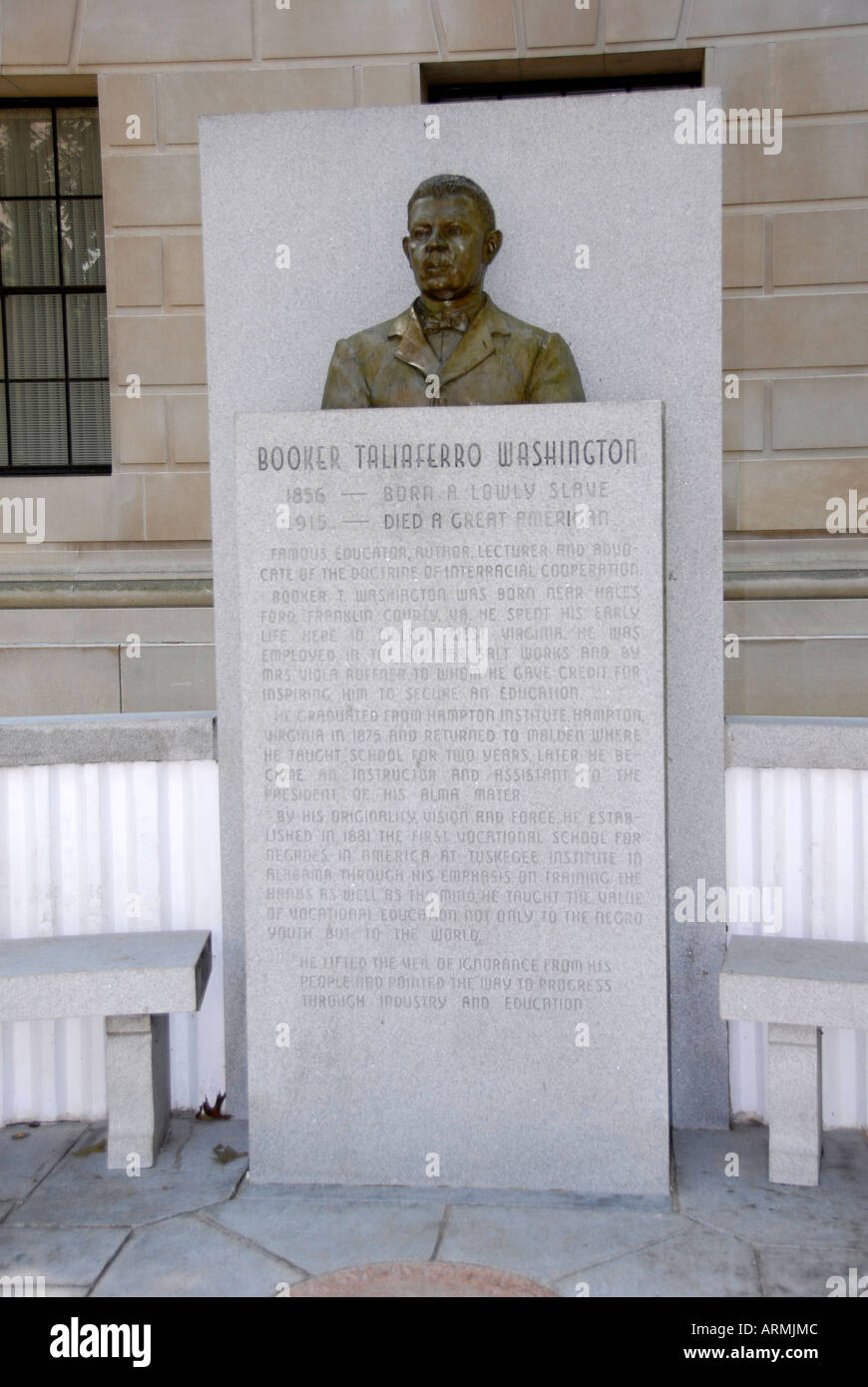 Booker T Washington memoriali presso lo State Capitol Building a Charleston West Virginia WV Foto Stock